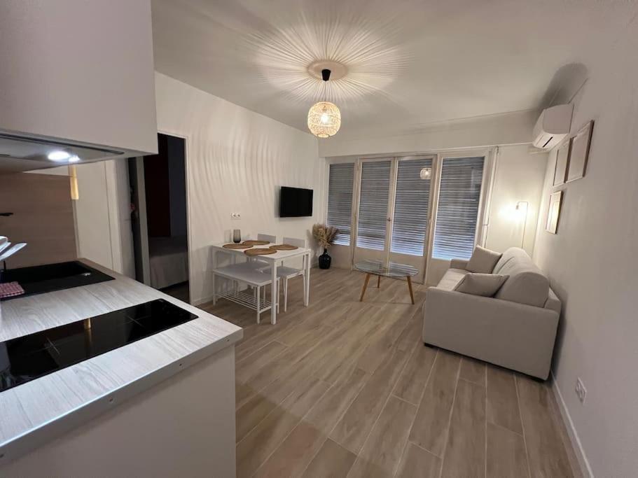 Magnifique T2 Proche Mer Et Ville Refait A Neuf Avec Terrasse Menton Exteriör bild